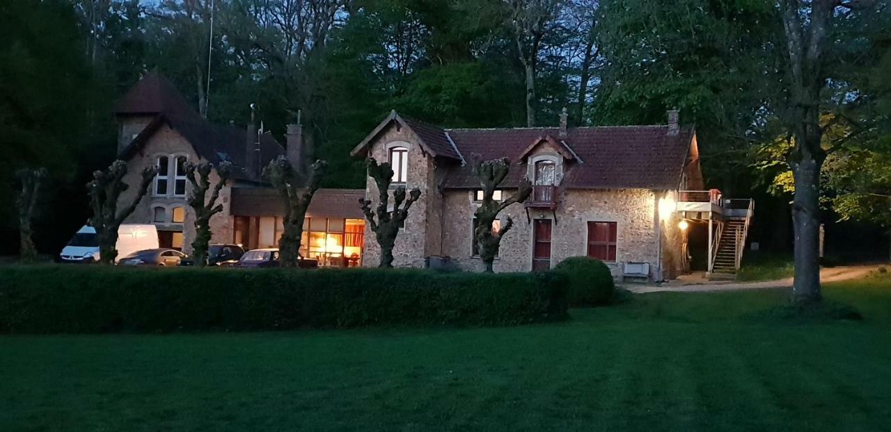 Gite Dans Un Domaine Historique Chevreuse Kültér fotó